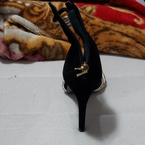 Guess 7 1/2 suede Black High Heels - Picture 3 of 4